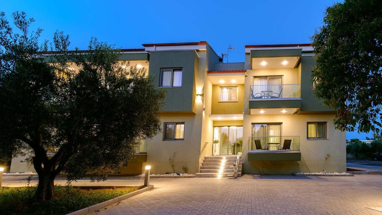 Estelle Family Luxury Apartments & Suites Gerakini Exterior foto